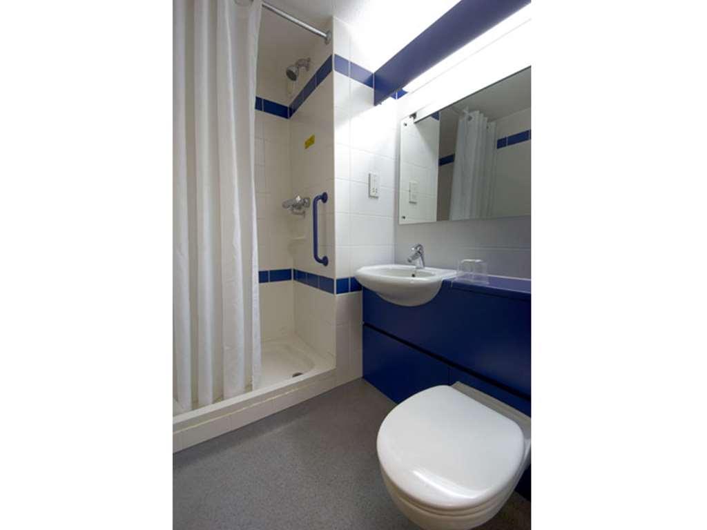 Travelodge Milton Keynes Old Stratford الغرفة الصورة